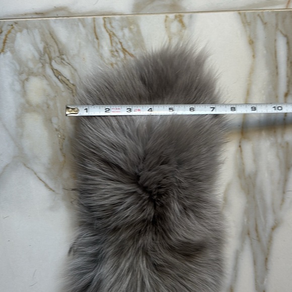 Genuine Fox fur scarf and sleeve cuffs - Picture 13 of 13